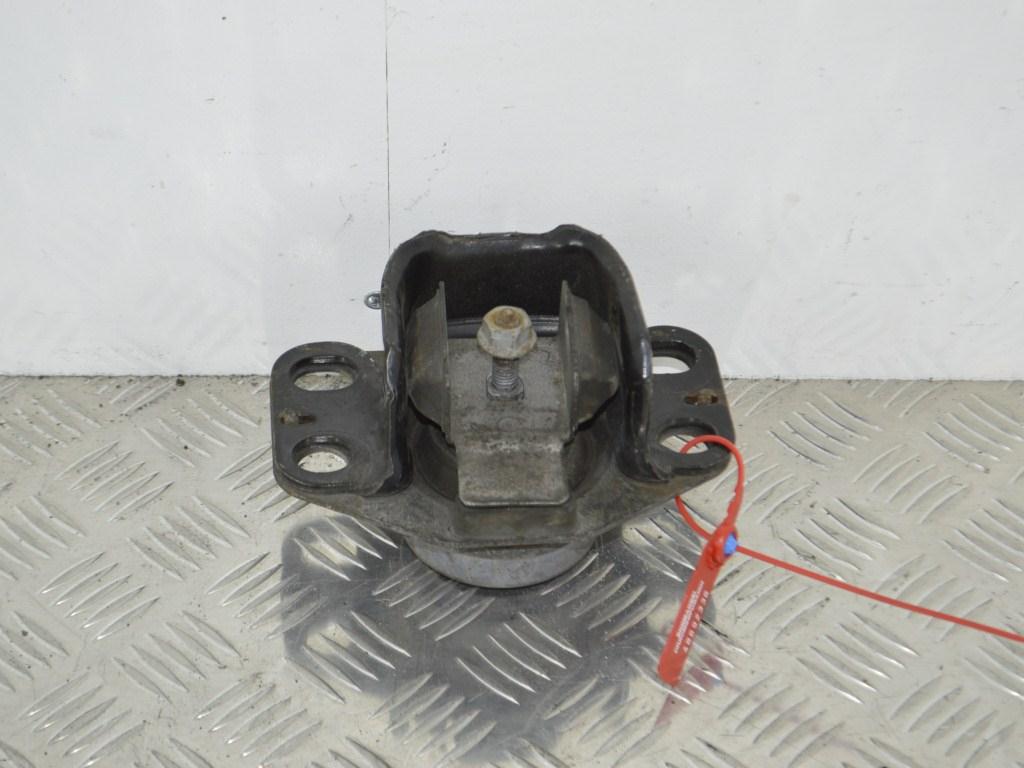 Кронштейн двигателя