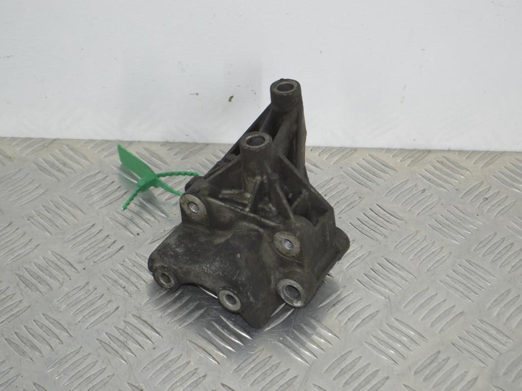 Кронштейн двигателя