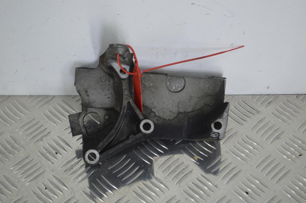 Кронштейн двигателя