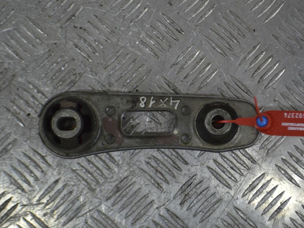 Кронштейн двигателя