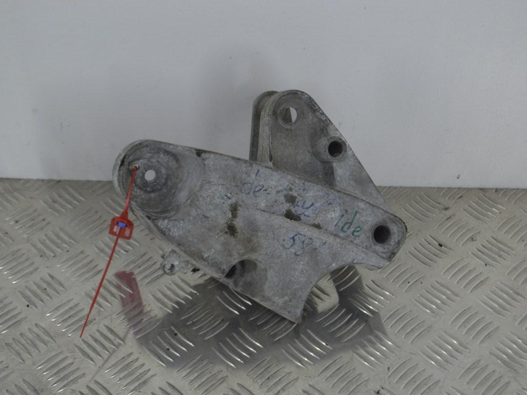 Кронштейн двигателя