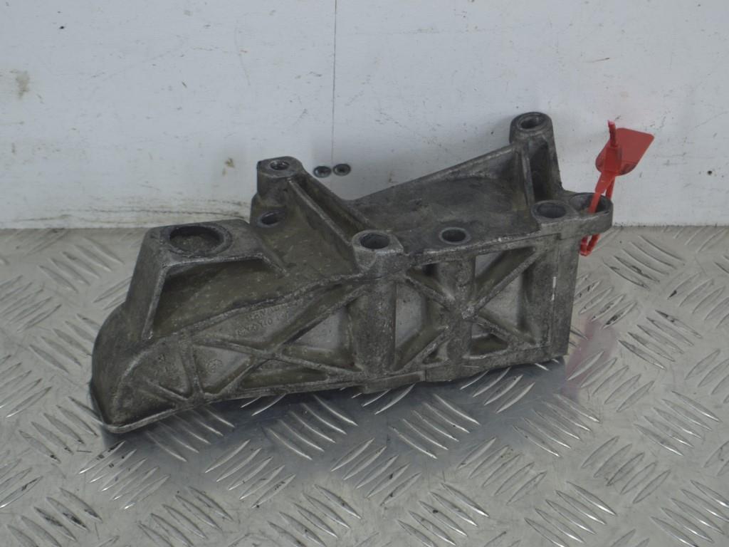 Кронштейн двигателя