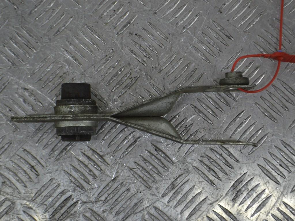 Кронштейн двигателя