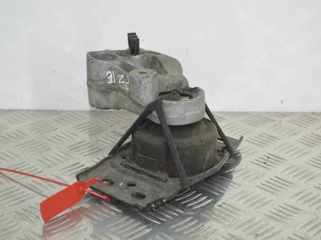 Кронштейн двигателя