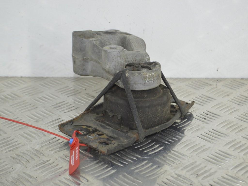 Кронштейн двигателя