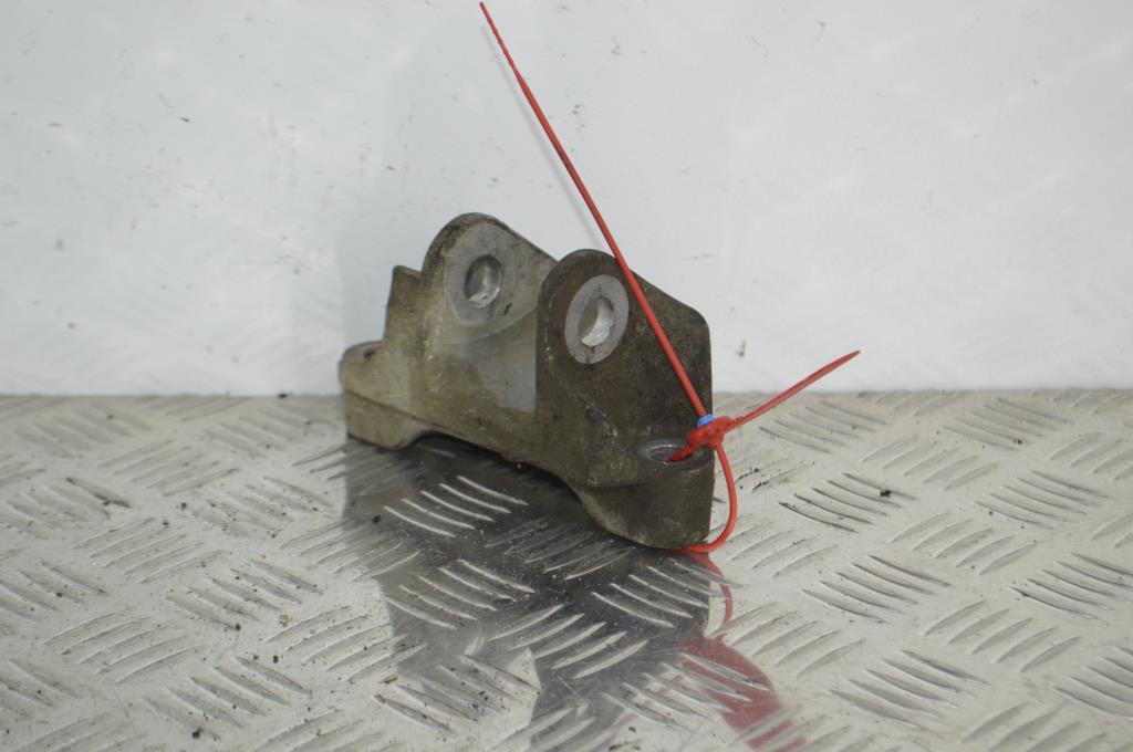 Кронштейн двигателя