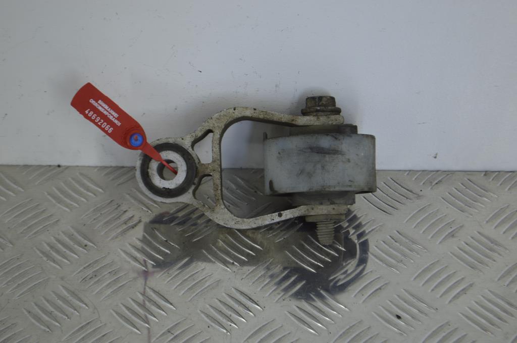 Кронштейн двигателя