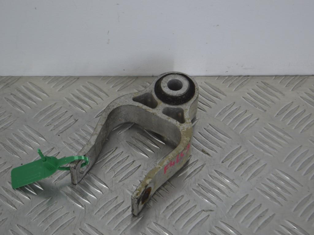 Кронштейн двигателя