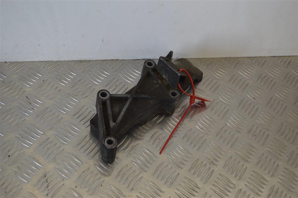 Кронштейн двигателя