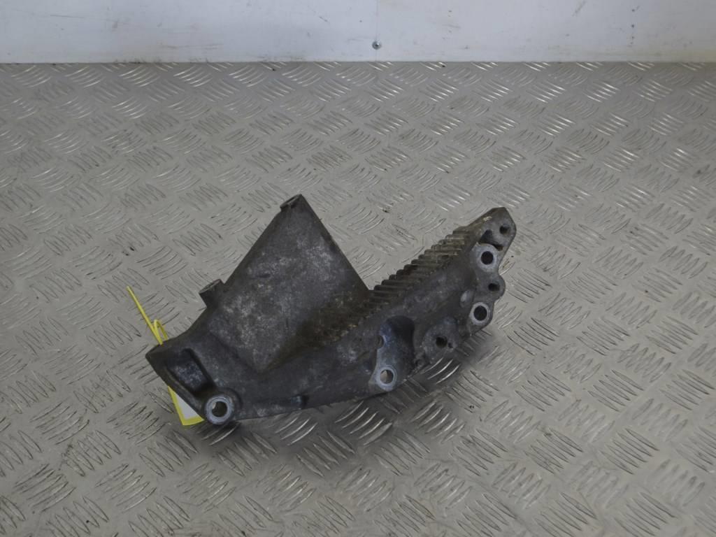 Кронштейн двигателя