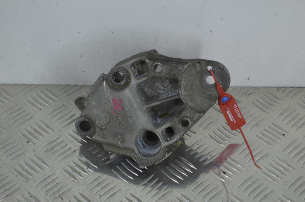 Кронштейн двигателя