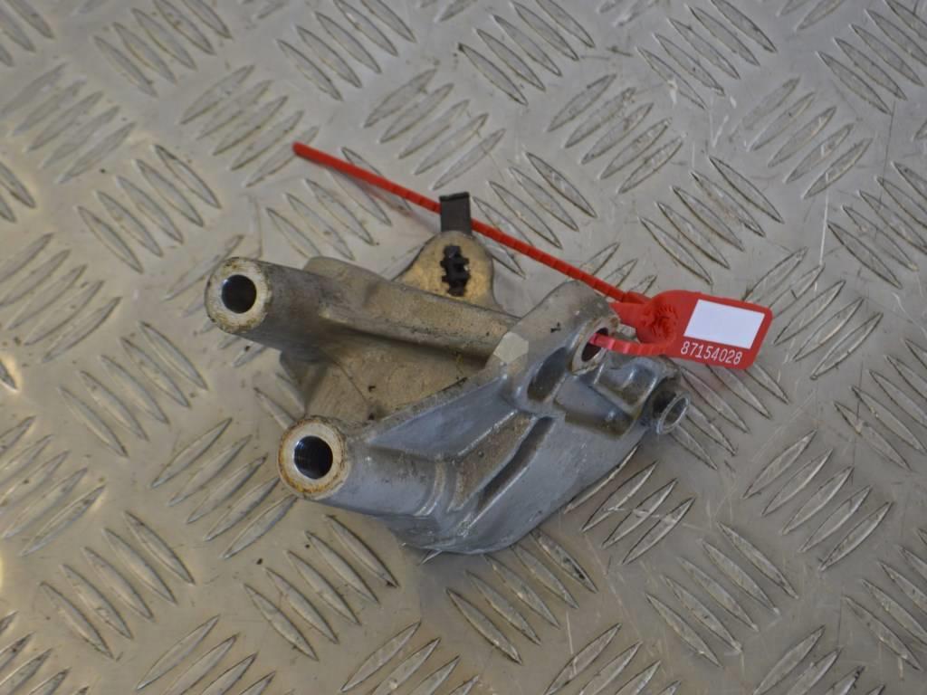 Кронштейн двигателя