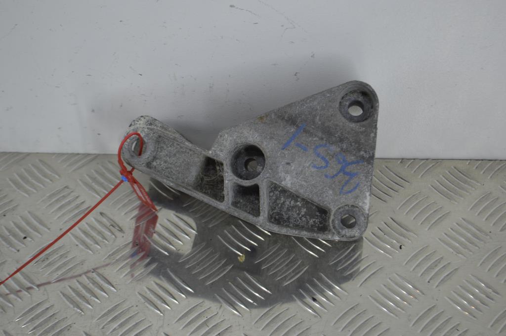 Кронштейн двигателя Renault Megane 2 (2002-2008) 8200437465