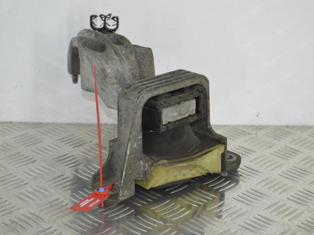 Кронштейн двигателя