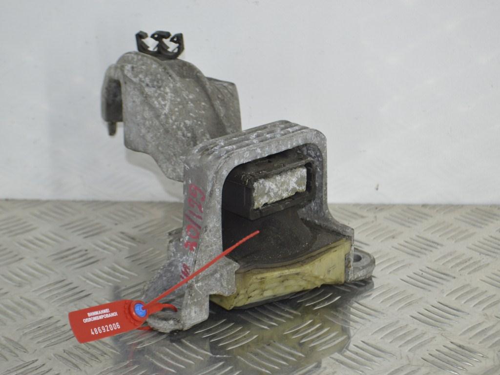 Кронштейн двигателя