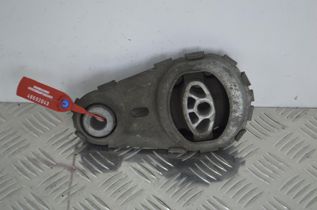 Кронштейн двигателя