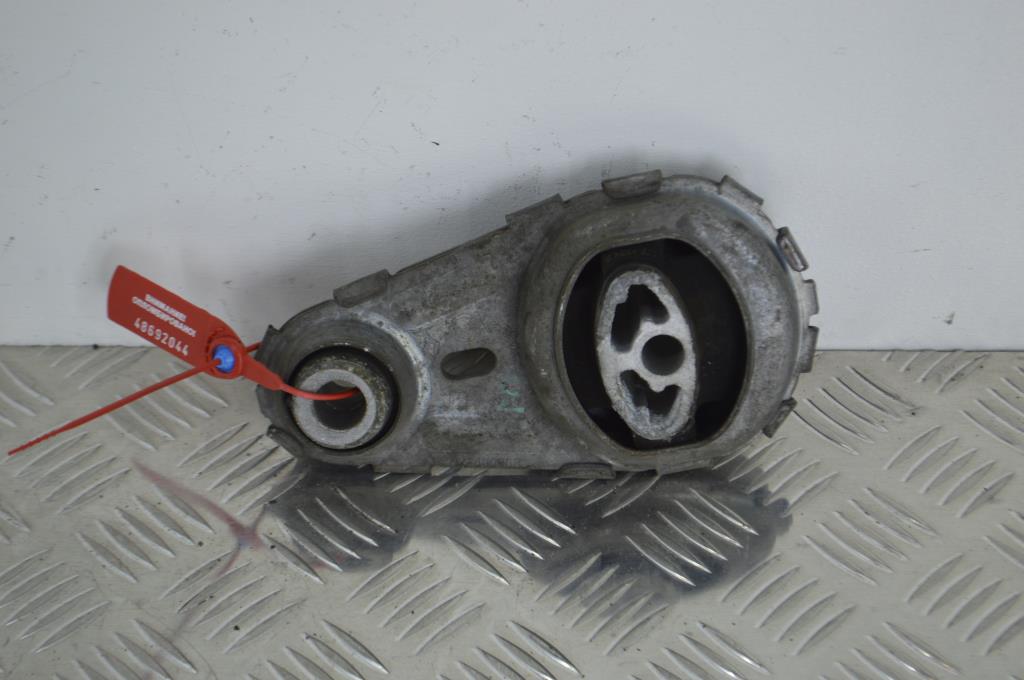 Кронштейн двигателя