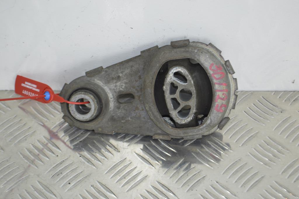 Кронштейн двигателя