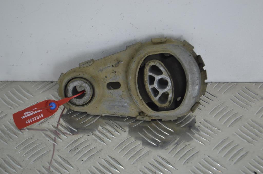 Кронштейн двигателя