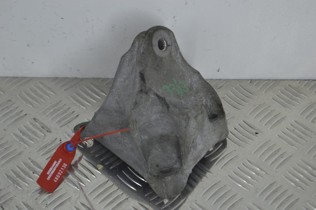 Кронштейн двигателя