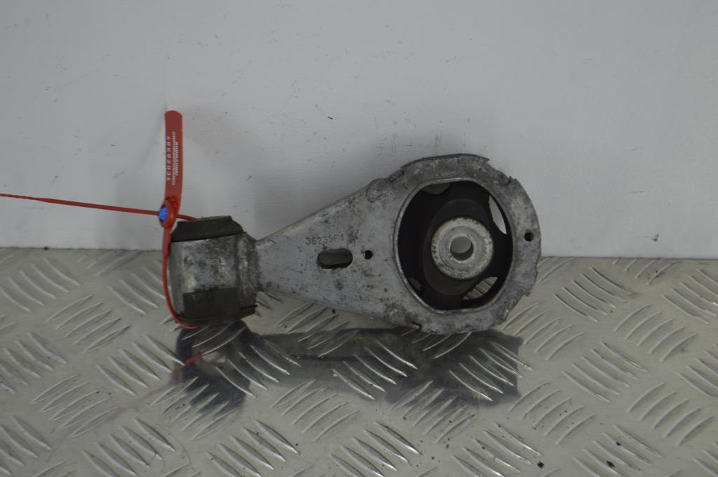 Кронштейн двигателя