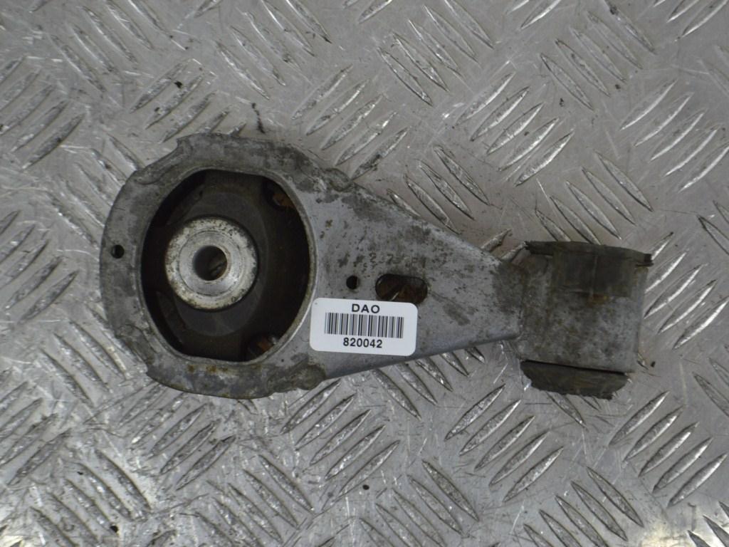 Кронштейн двигателя