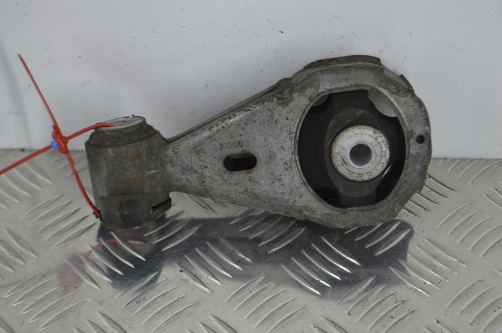 Кронштейн двигателя