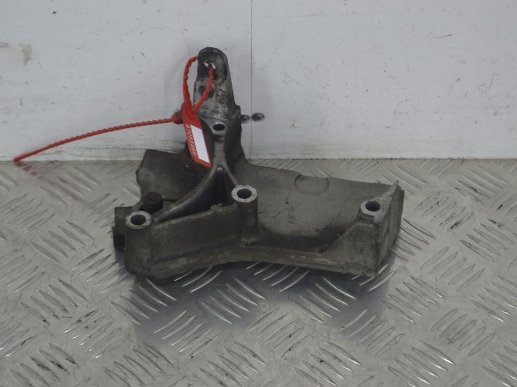 Кронштейн двигателя