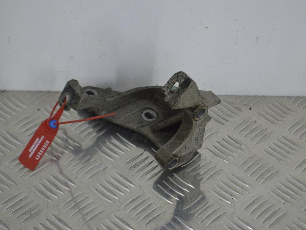 Кронштейн двигателя