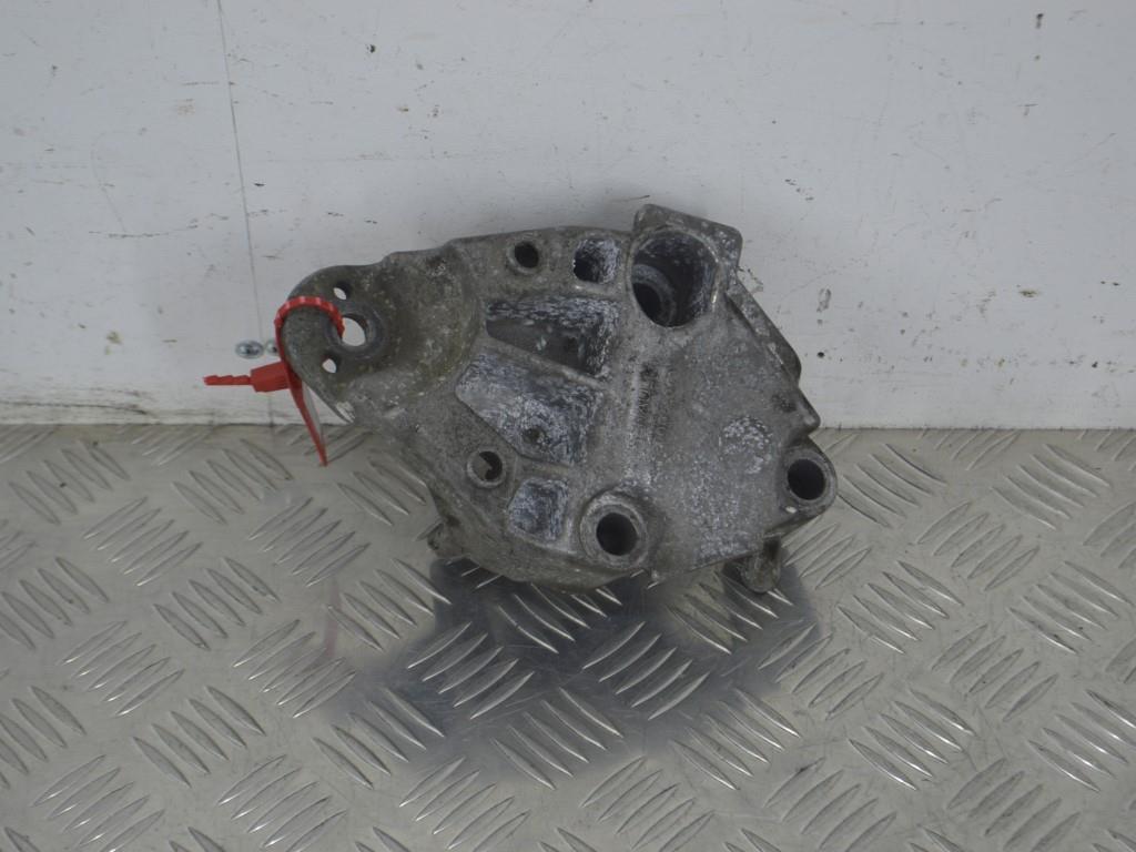 Кронштейн двигателя Renault Scenic 1 (1996-2003) 8200058060