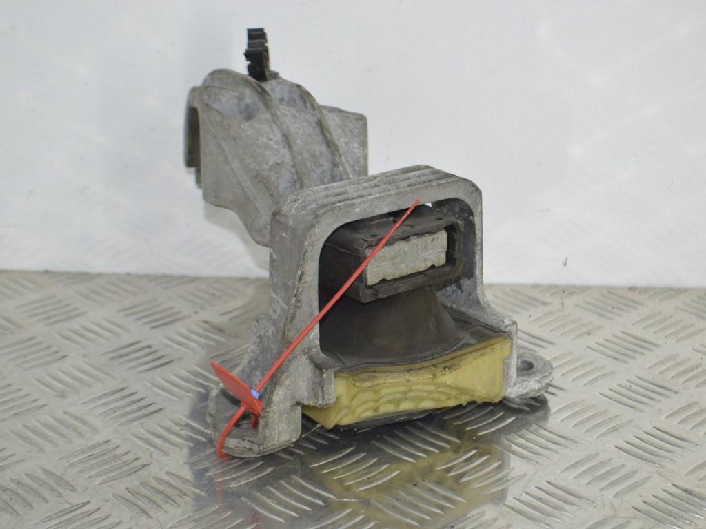 Кронштейн двигателя