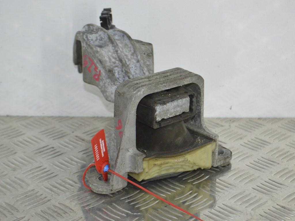 Кронштейн двигателя