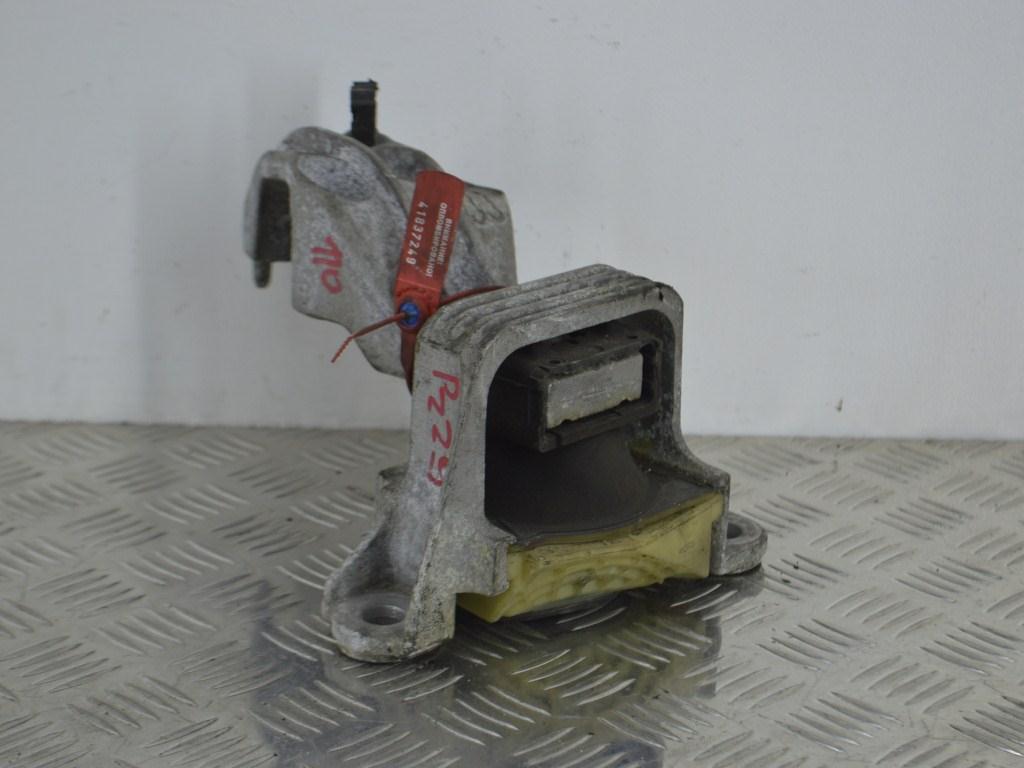 Кронштейн двигателя