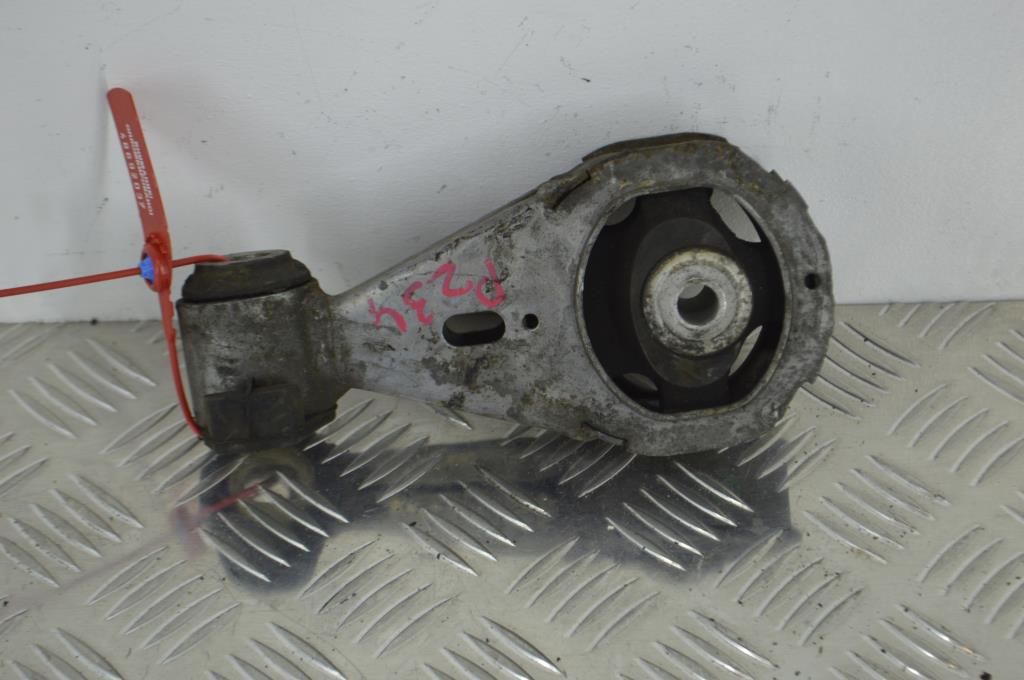 Кронштейн двигателя