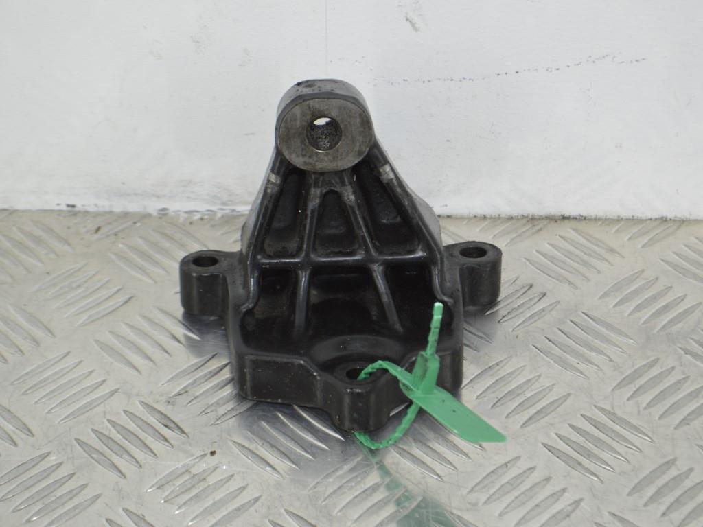 Кронштейн двигателя