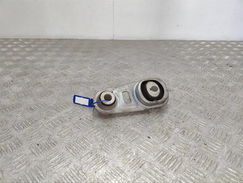 Кронштейн двигателя