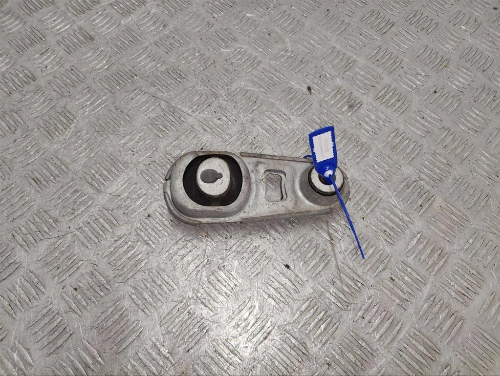 Кронштейн двигателя