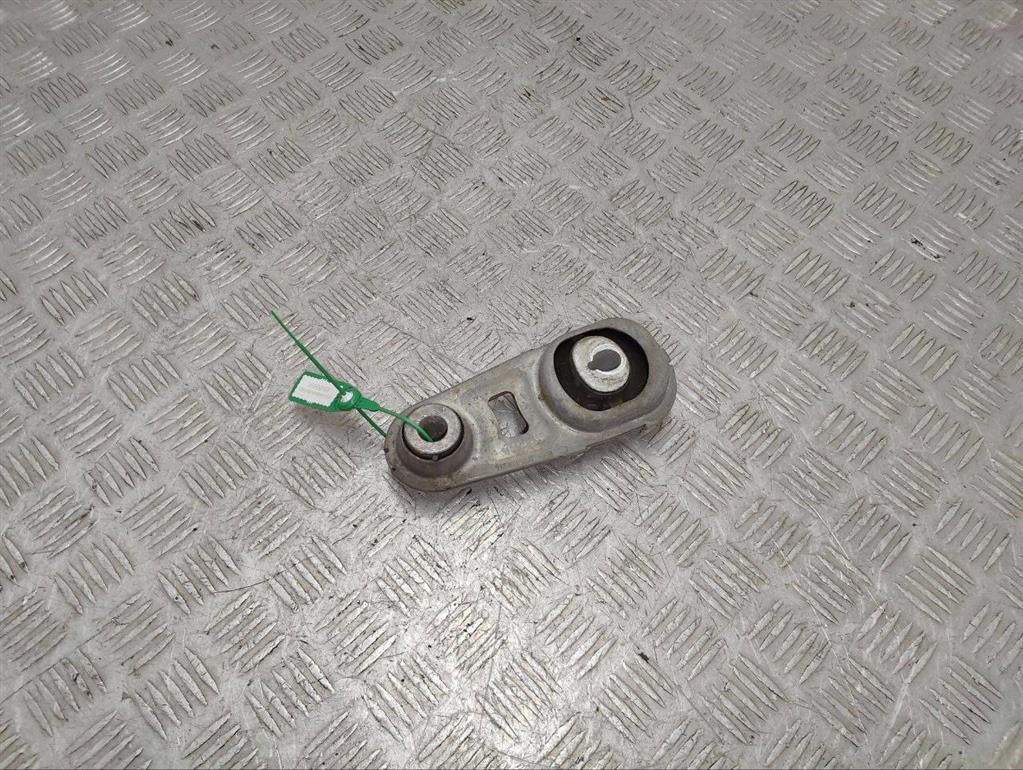 Кронштейн двигателя