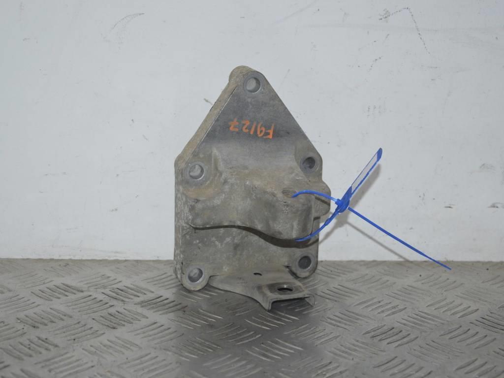 Кронштейн двигателя