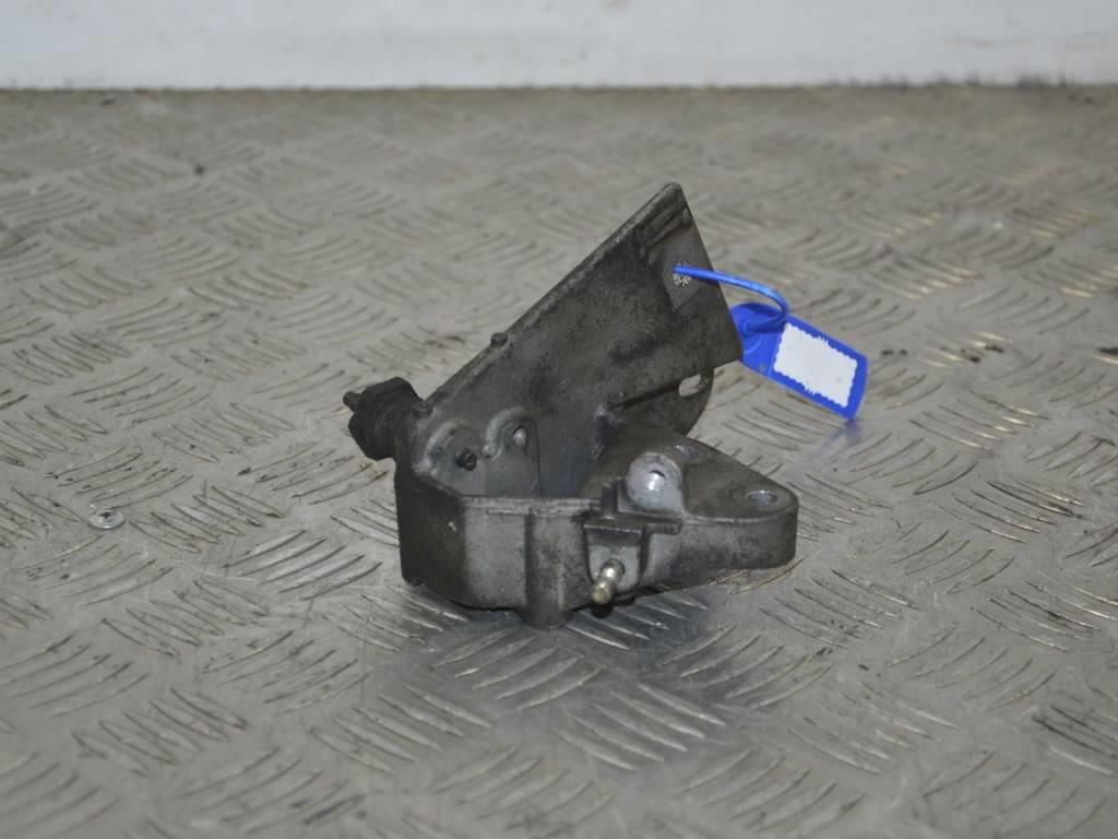 Кронштейн двигателя