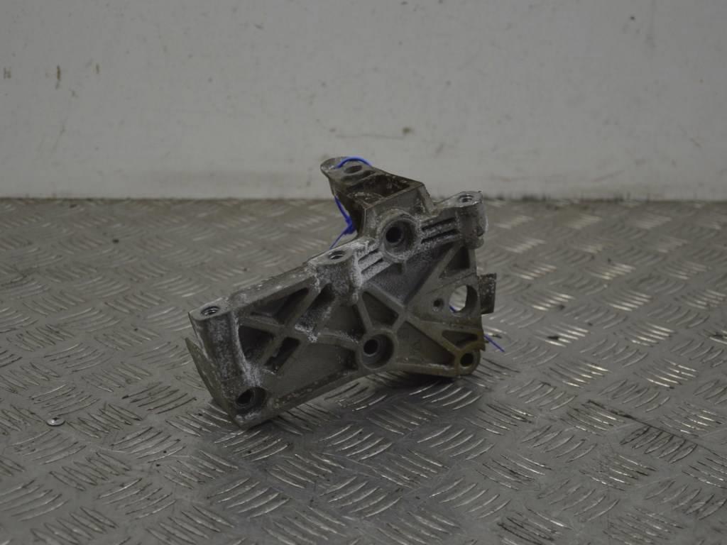 Кронштейн двигателя