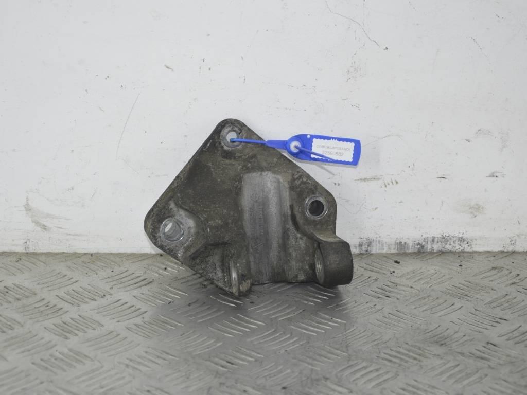 Кронштейн двигателя