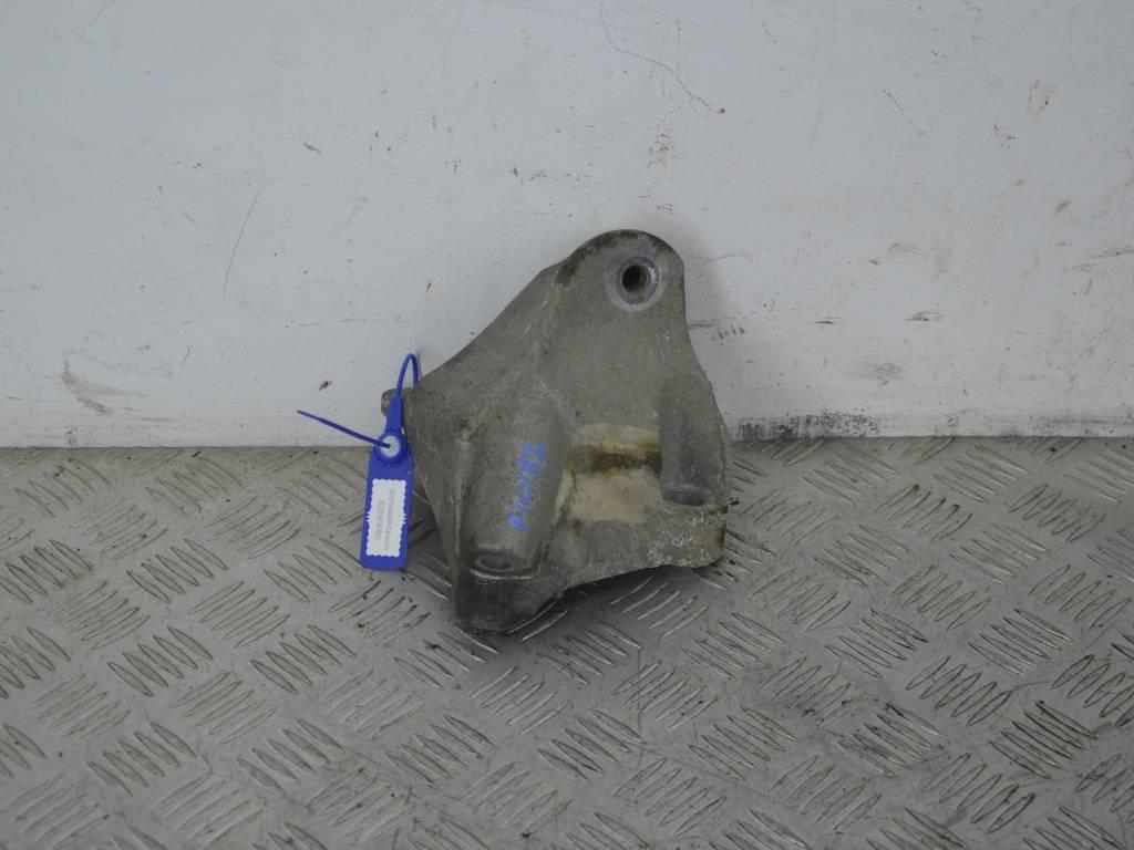 Кронштейн двигателя