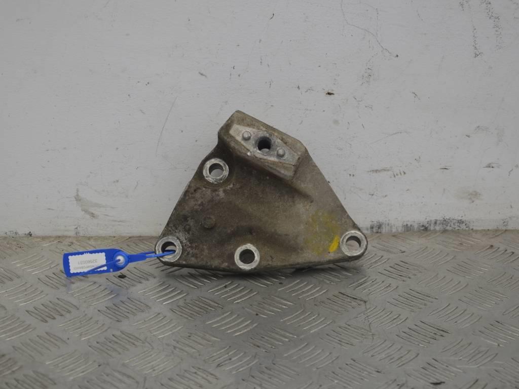 Кронштейн двигателя