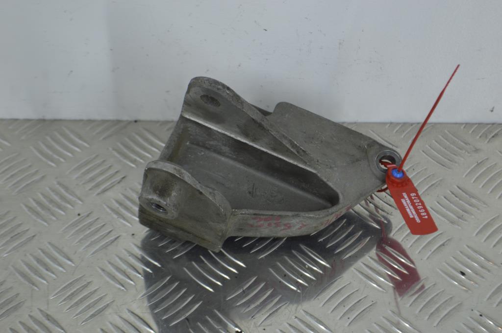 Кронштейн двигателя