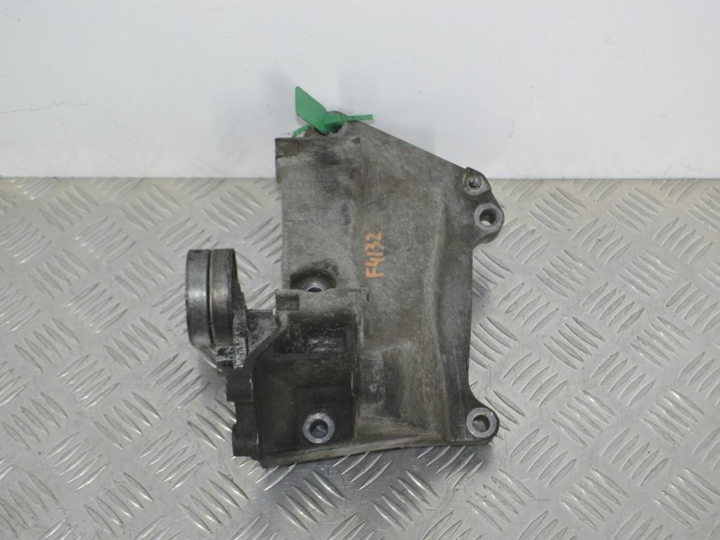 Кронштейн генератора Renault Trafic 2 (2001-2006) 7700113199