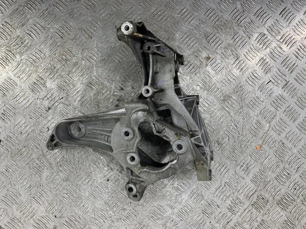 Кронштейн генератора