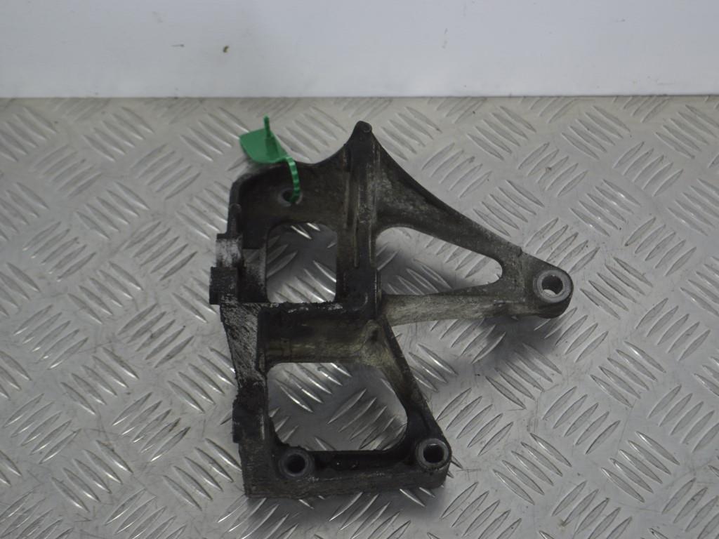 Кронштейн гидроусилителя