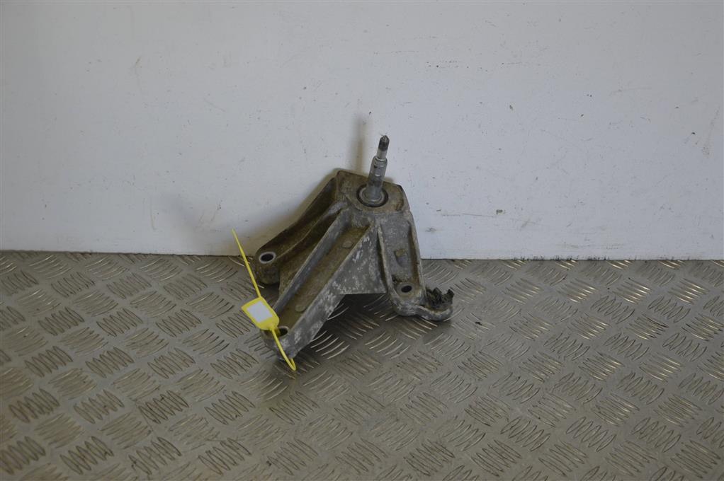 Кронштейн КПП Renault Kangoo 2 (2007-2019) 8200429499