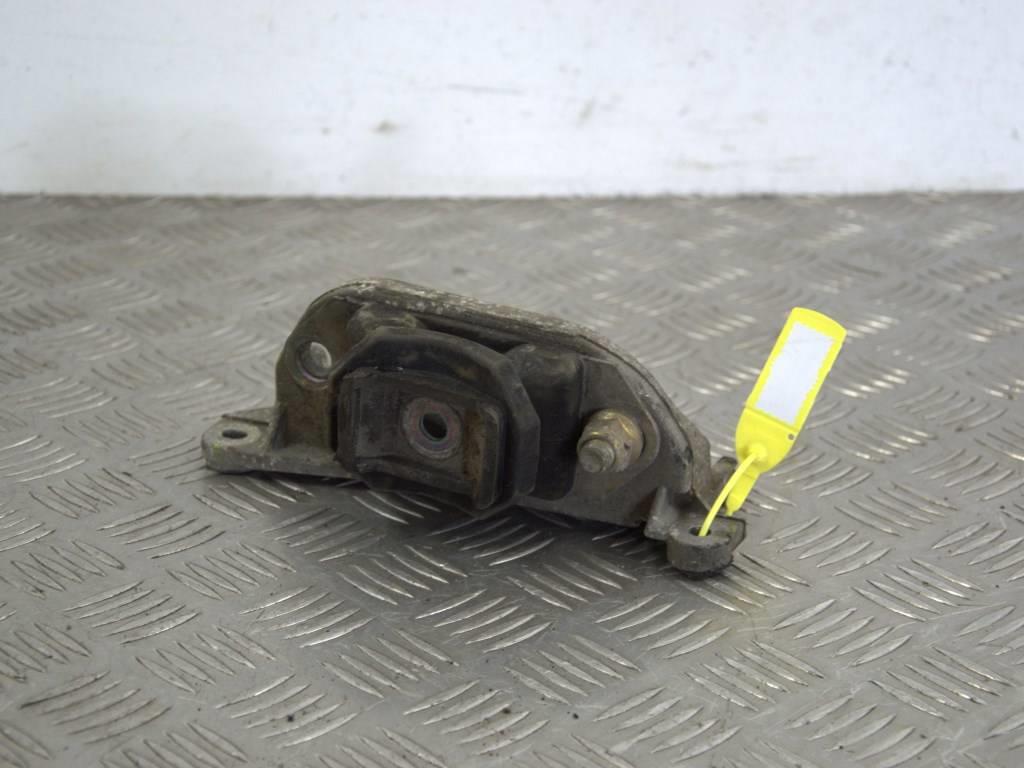 Кронштейн КПП Renault Logan 1 (2004-2014) 8200216113